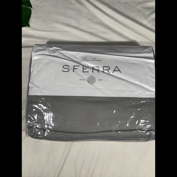 SFERRA Other - EUC SFERRA Perrio Full/Queen Coverlet Blanket in Silver Grey --DEFECTS--